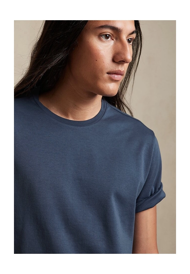 Banana Republic Luxury-Touch Performance T-Shirt 5 Banana Republic Luxury-Touch Performance T-Shirt - Image 3